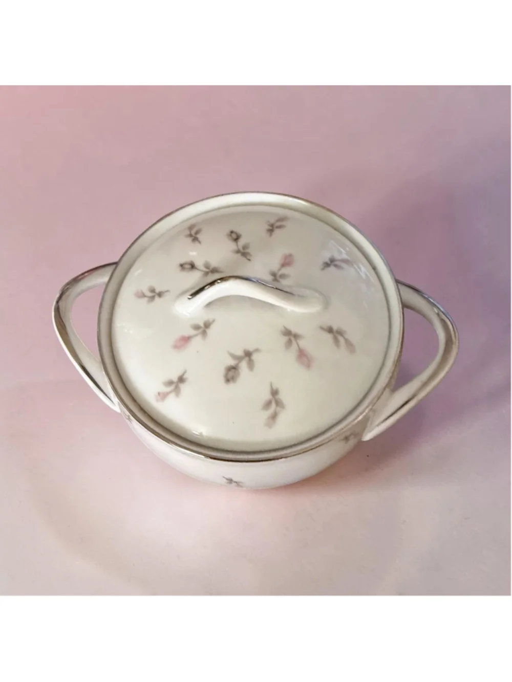 Elegant addition to your dining collection: a Sango Fine China Boutonniere crea